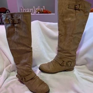 Qupid tan zip up boots